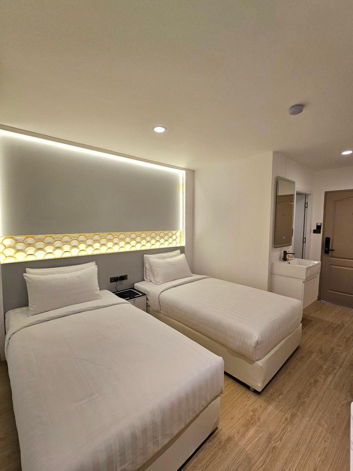 Апарт отель Arawana Express Sukhumvit 22 Бангкок Экстерьер фото