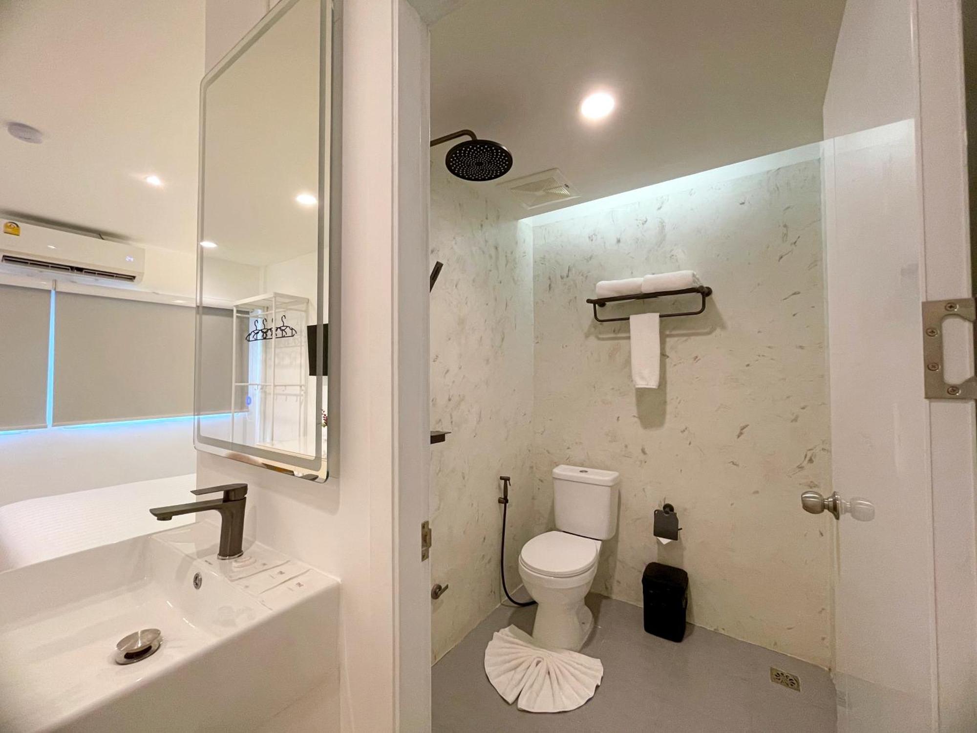 Апарт отель Arawana Express Sukhumvit 22 Бангкок Экстерьер фото