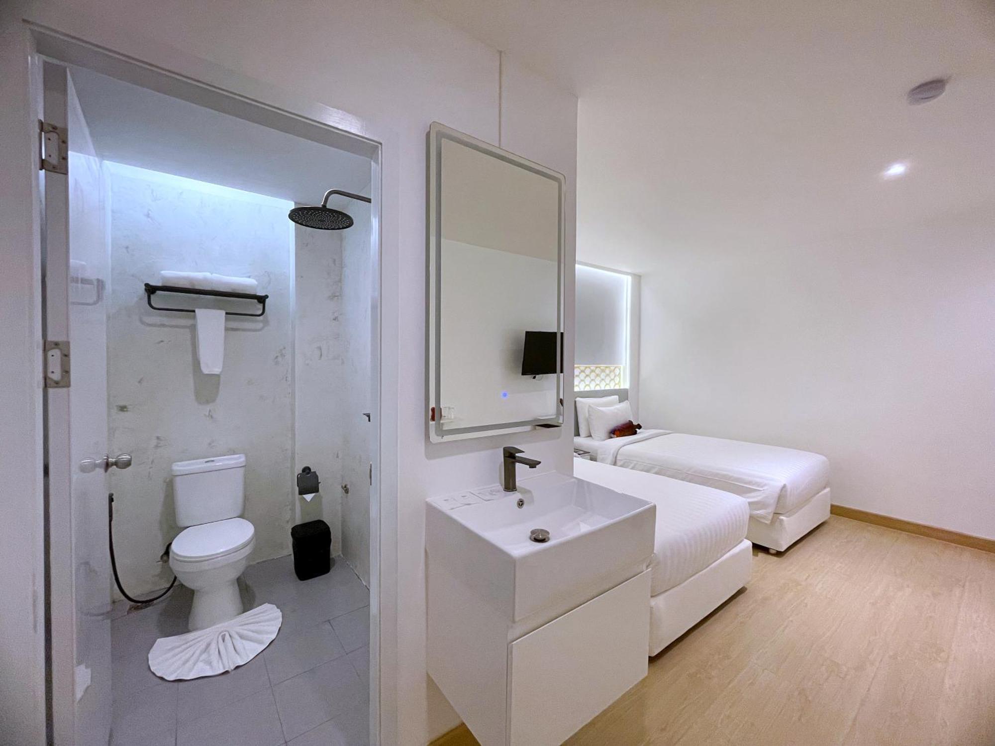 Апарт отель Arawana Express Sukhumvit 22 Бангкок Экстерьер фото